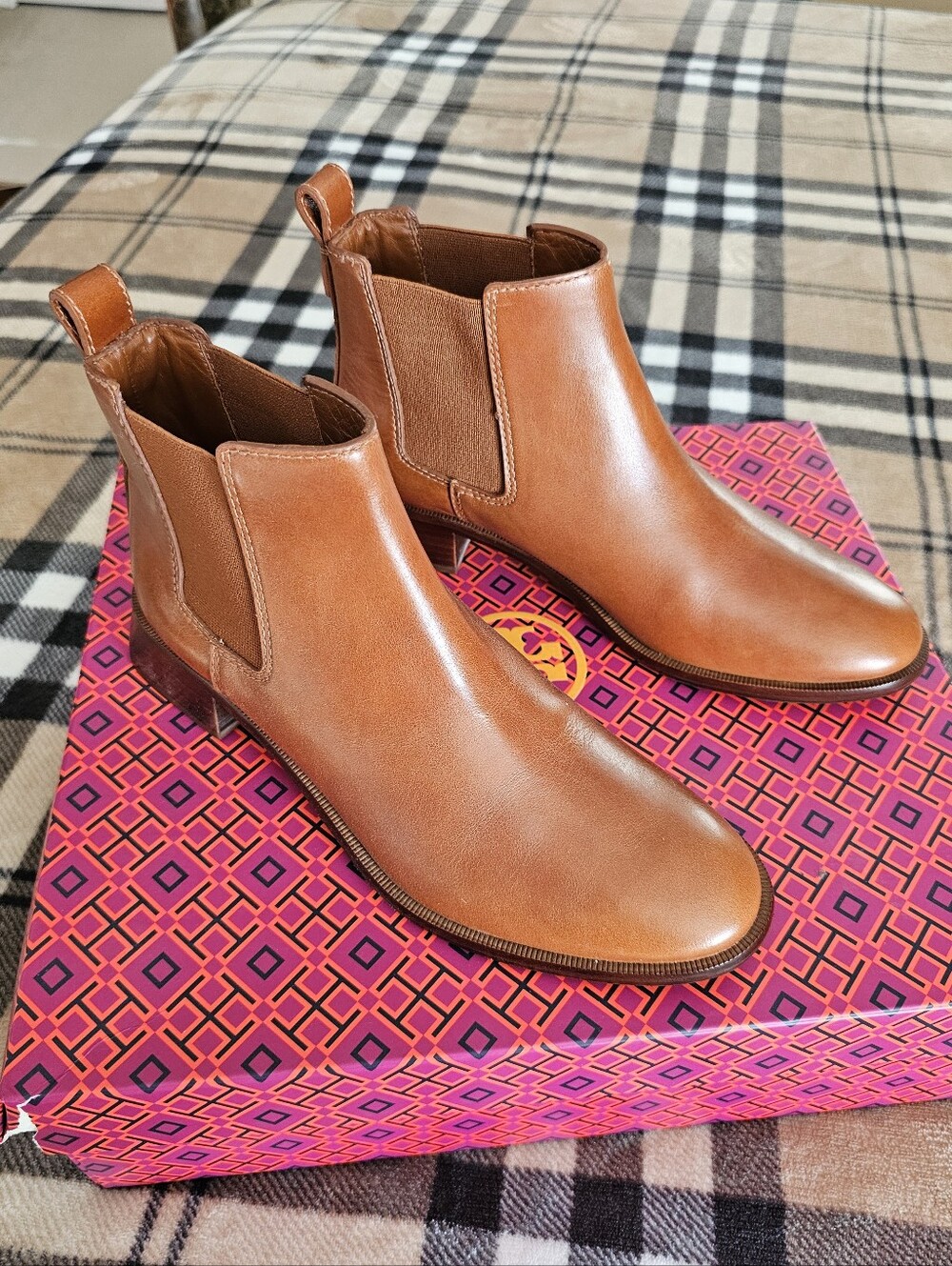 Tory Burch Women's Tan Leather Chelsea Ankle Boots - Picture 3 of 7